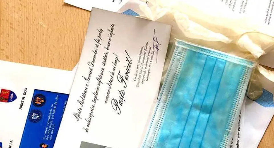 Foto Protecție la Filiași, cu mască și felicitare de Paște trimise în plic 