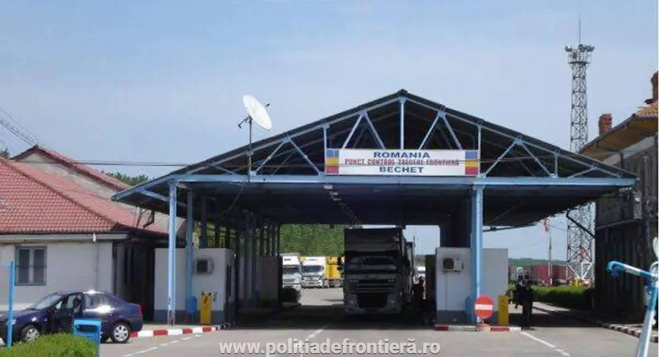 Foto Peste 5.000 de jucării contrafăcute descoperite de polițiștii de frontieră din Bechet