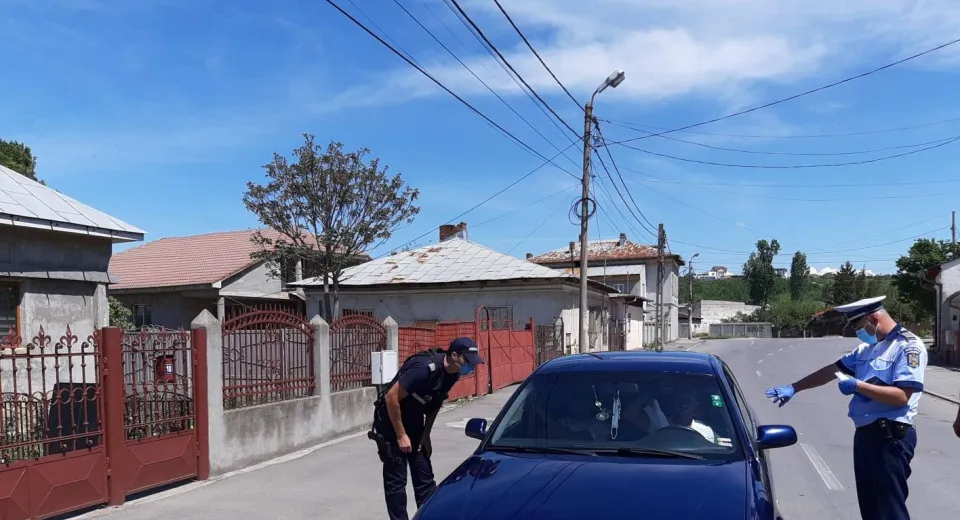 Foto Minor, prins la volan pe străzile din Slatina, cu o mașină furată