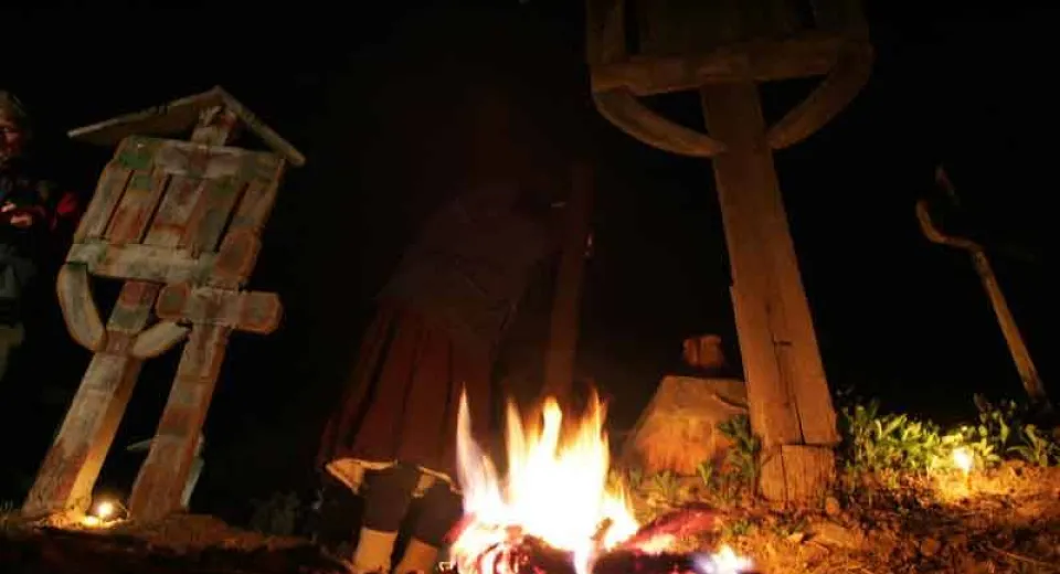 Foto Focurile din Joia Mare, când la Salcia se deschid porțile Raiului și Iadului