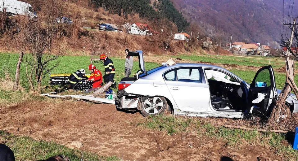 Foto Grav accident rutier în localitatea Câineni din județul Vâlcea