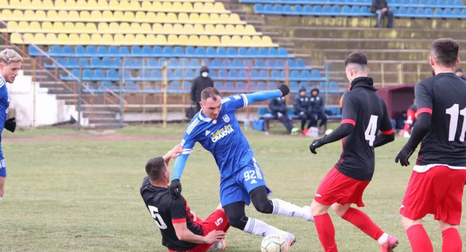 Foto EXCLUSIV. Alb-albaștrii au jucat pentru inima Peluzei Sud 97, Cristi Neamțu. Roșiori-FCU, 0-6!