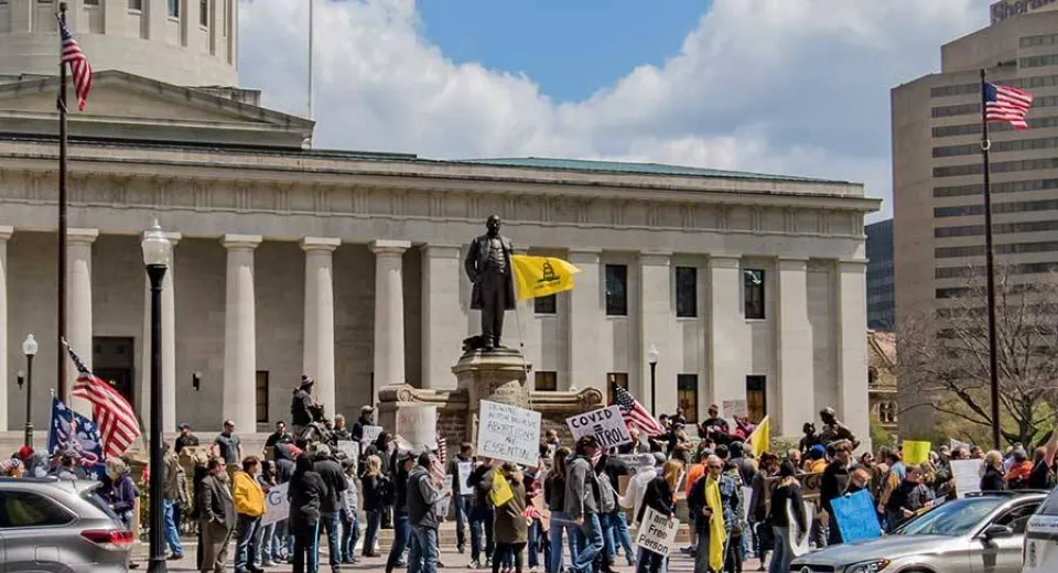 Foto Americanii cer în stradă redeschiderea economiei