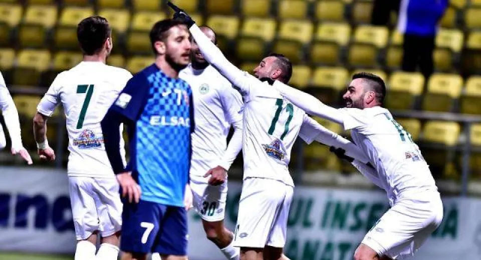 Foto EXCLUSIV. Scandal la Chiajna. Bătaie între jucători, iar Falub și Gorobsov s-au contrat în vestiar!