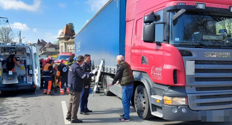 Foto Bărbat lovit de TIR la Slatina