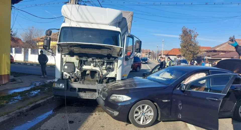 Foto Mehedinți: Accident cu două victime în localitatea Strehaia 