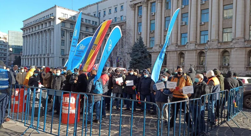 Foto Sindicaliștii de la ALRO, protest în fața Ministerului Energiei