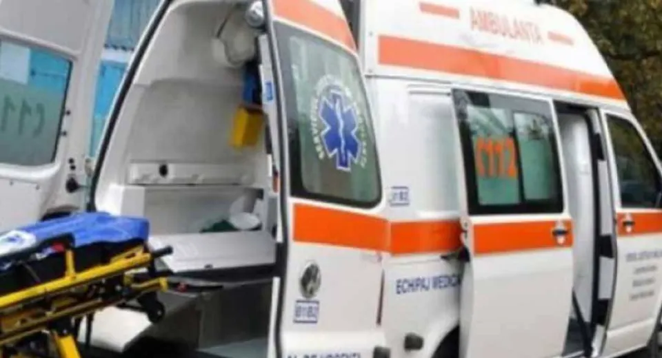 Foto Accident cu trei mașini implicate la Balș. Doi răniți la spital 