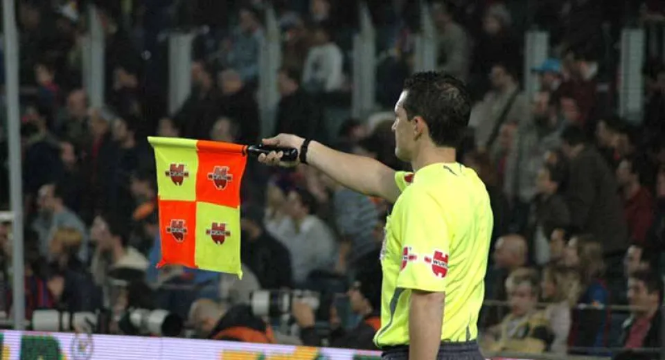 Foto UEFA va modifica regula ofsaidului din sezonul următor