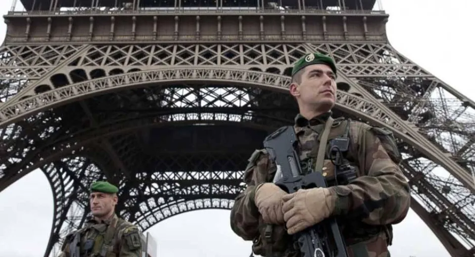 Foto Un profesor de istorie a fost decapitat lângă Paris