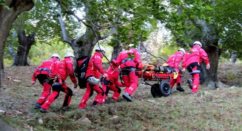 Foto La spital, după ce s-a răsturnat cu ATV-ul într-o râpă 