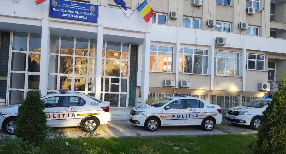 Foto Mașini noi pentru polițiștii din Dolj