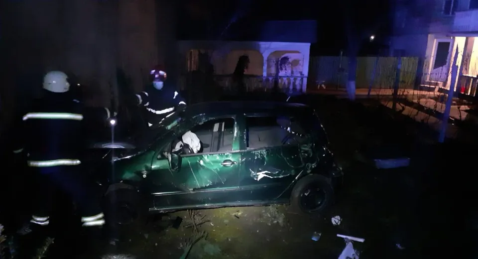 Foto Tânăr din Balș în stare gravă, după ce a intrat cu mașina într-un zid