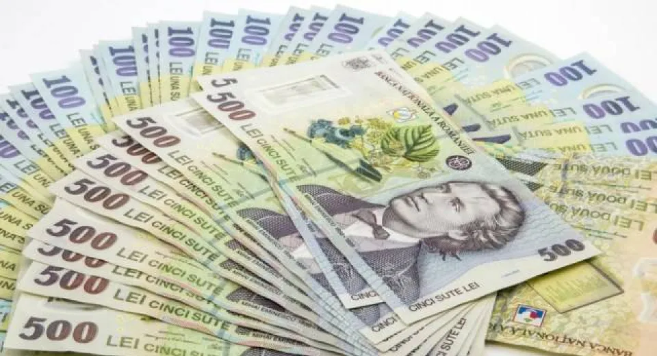 Foto Sute de elevi din Oltenia beneficiază de programul „Bani de liceu” 
