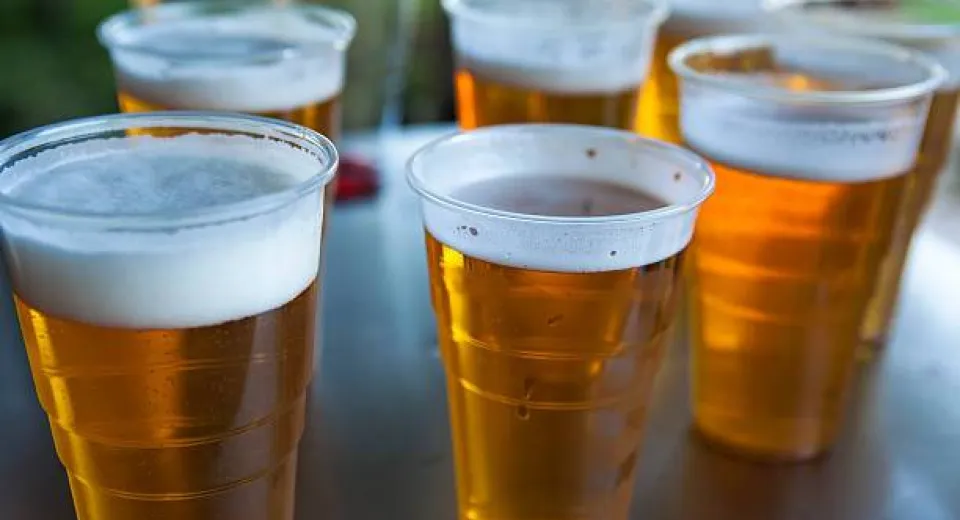 Foto Federația Română de Fotbal vrea să permită consumul de bere pe stadioanele din România