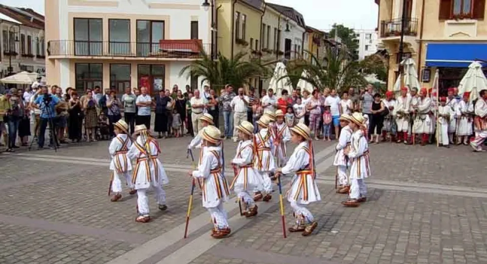Foto Dansul ritualic al călușarilor, din nou la Craiova