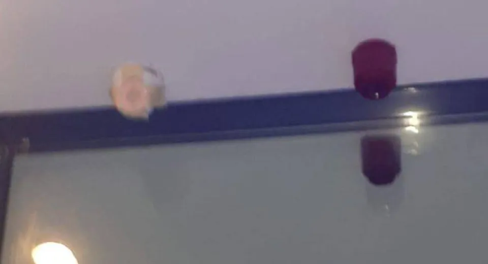 Foto La Cârcea, alegătorii sunt supravegheaţi ilegal în cabinele de vot
