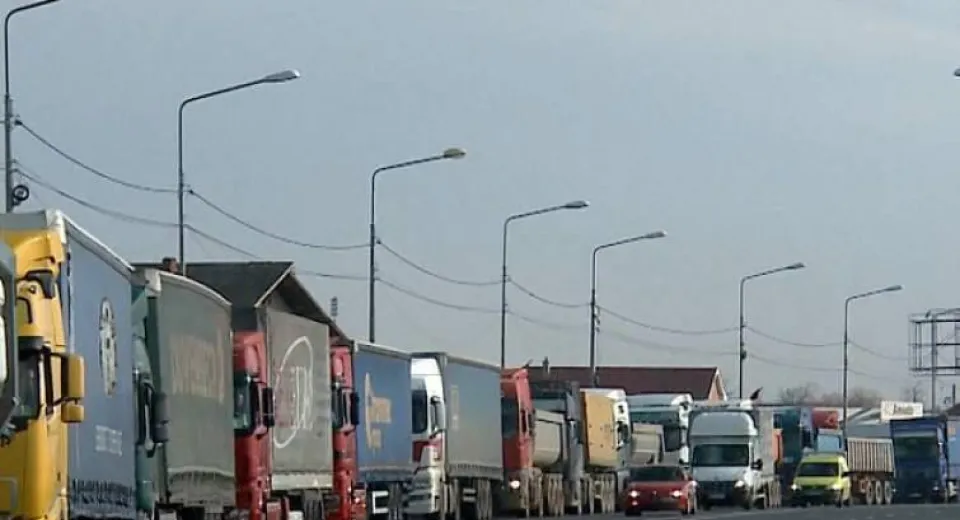 Foto Traficul rutier de marfă este îngreunat în vama Calafat -Vidin
