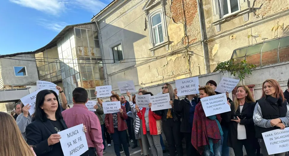 Foto România în fața unui deficit bugetar în creștere. Impactul asupra Finanțelor Publice în 2023