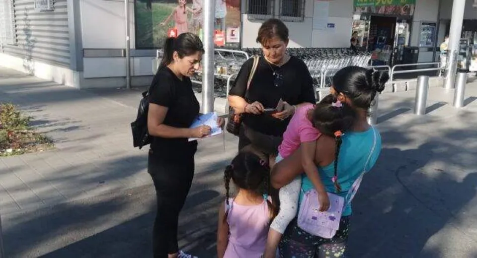 Foto Sute de cerșetori, între care și copii, depistați de polițiștii din Olt. Au fost aplicate amenzi 