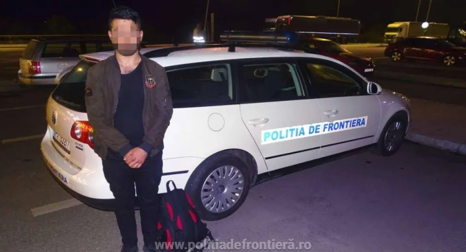 Foto Un turc a încercat să intre în țară ascuns pe un TIR
