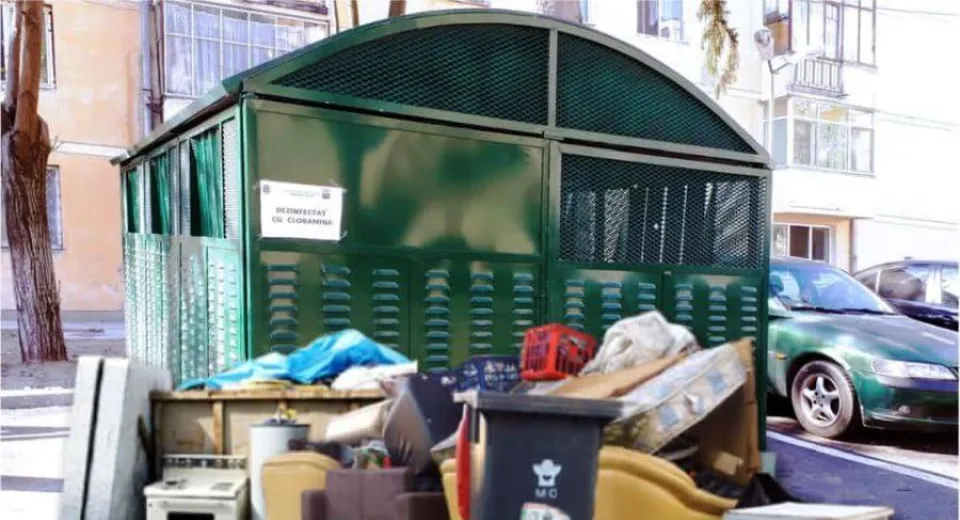 Foto Râmnicu Vâlcea: Colectarea deşeurile voluminoase şi a celor de echipamente electrice şi electronice