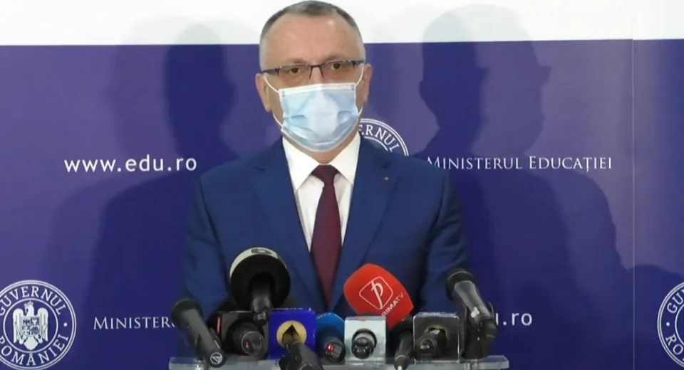 Foto Directorii de școli care nu oferă calitate pot fi demiși. Apare funcția de director administrativ 