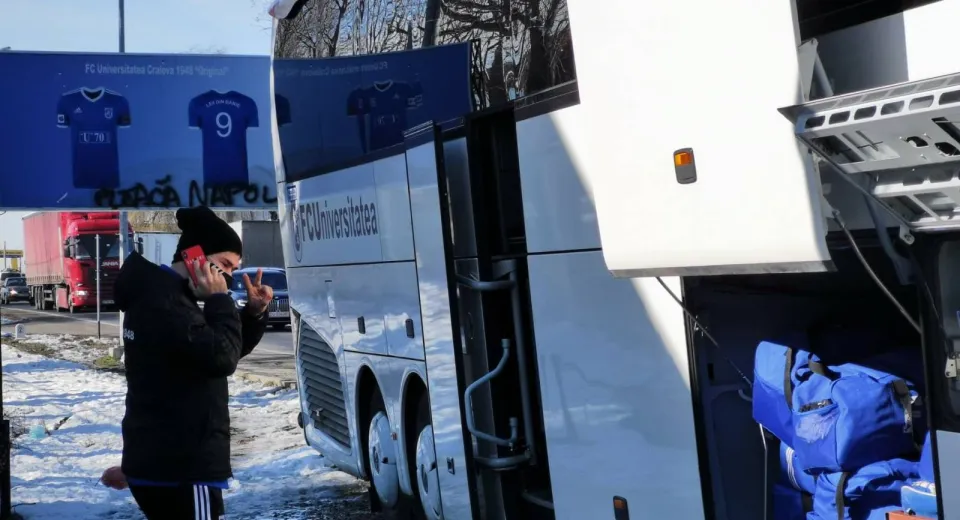 Foto EXCLUSIV. FC Universitatea Craiova a plecat în cantonament. Lotul deplasat de Ovidiu Stângă!
