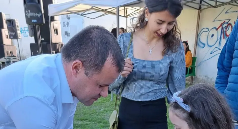 Foto Concurs de ciocnit ouă roșii, tradiție reluată într-o comună din județul Olt