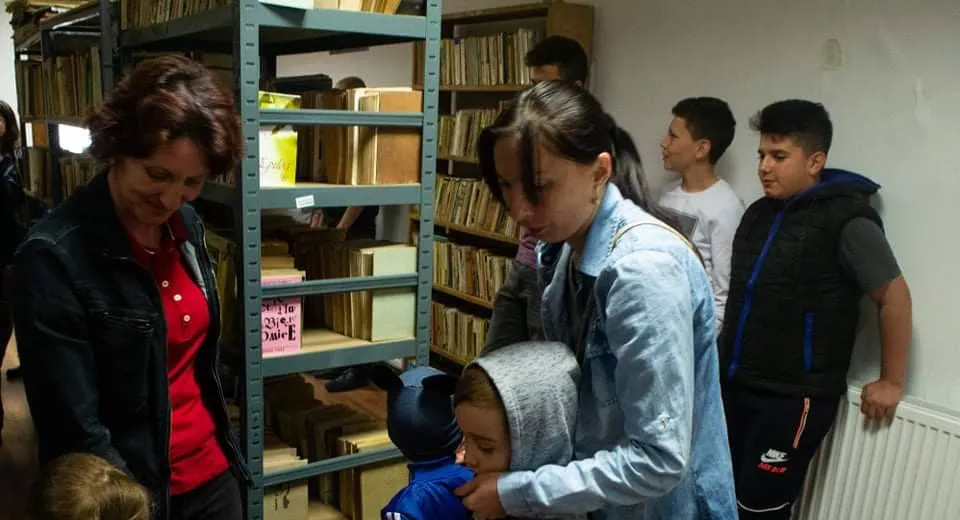 Foto Peste 1.000 de volume, donate bibliotecii din Plenița
