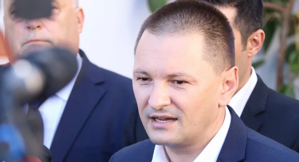 Foto Cosmin Vasile: „Am votat, iar de mâine ne apucăm de treabă”