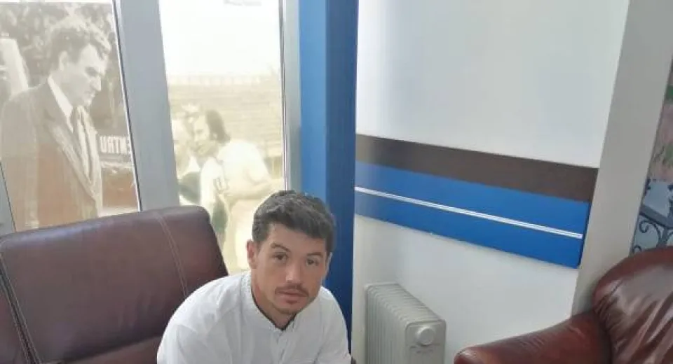 Foto EXCLUSIV. Dănănae a semnat prelungirea contractului.