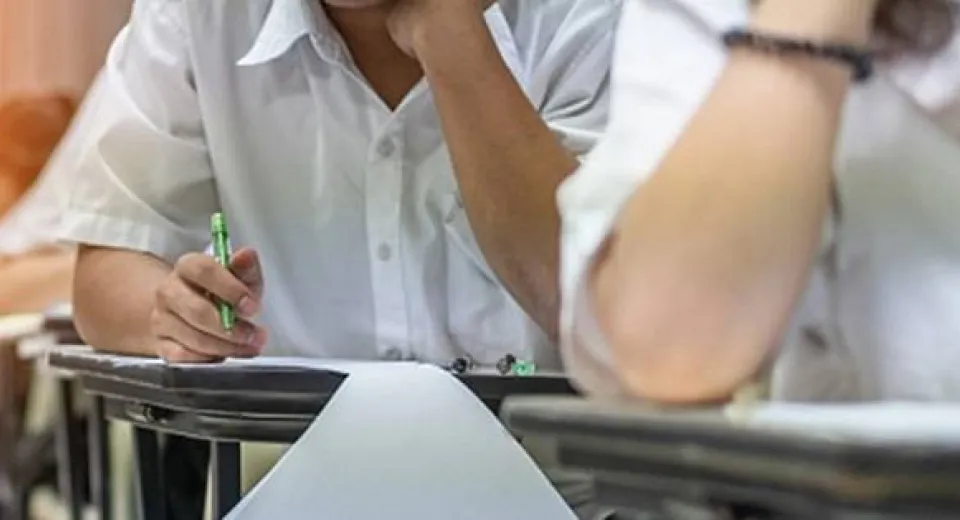 Foto DEFINITIVAT, Dolj: Au ieșit din sala de examen după ce au văzut subiectele 