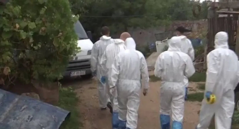 Foto CASA GROAZEI. Anchetatorii au găsit alte fragmente osoase și telefonul de pe care Dincă a sunat familia Luizei