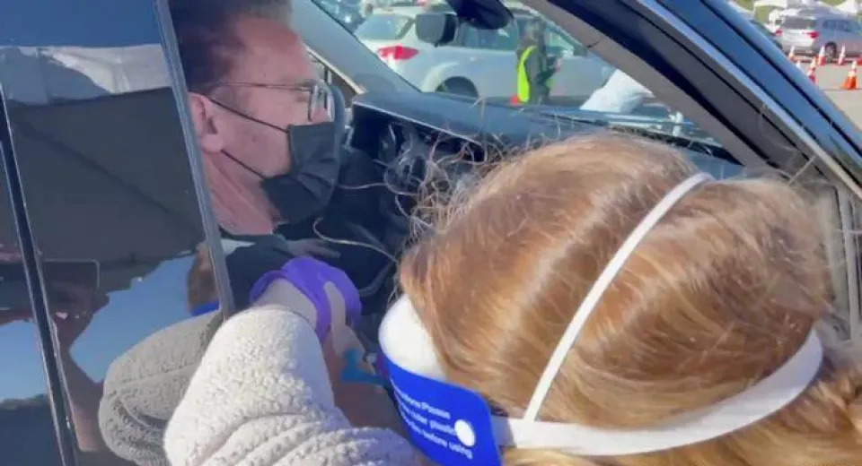 Foto Centru de vaccinare drive-trough în municipiul Slatina