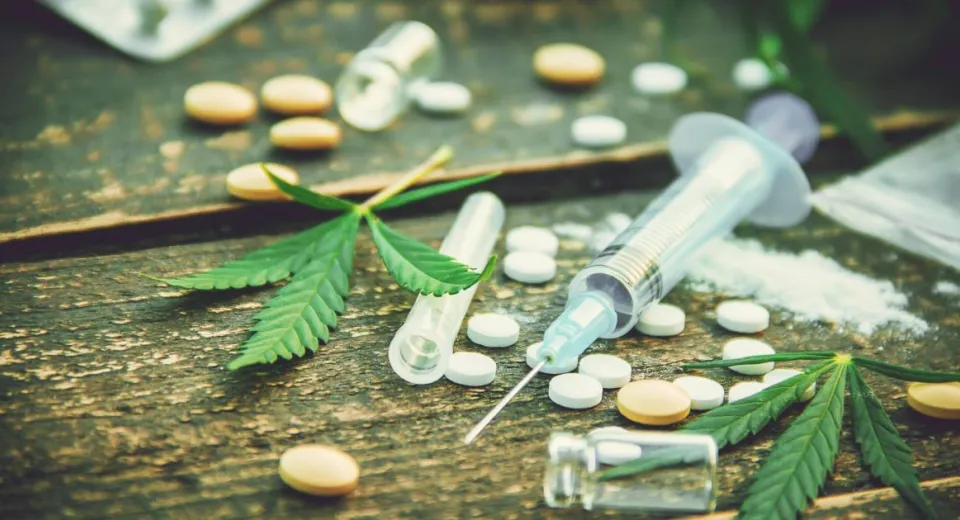 Foto Subiectul consumului de droguri în rândul tinerilor va fi inclus pe ordinea de zi a următoarei şedinţe CSAT