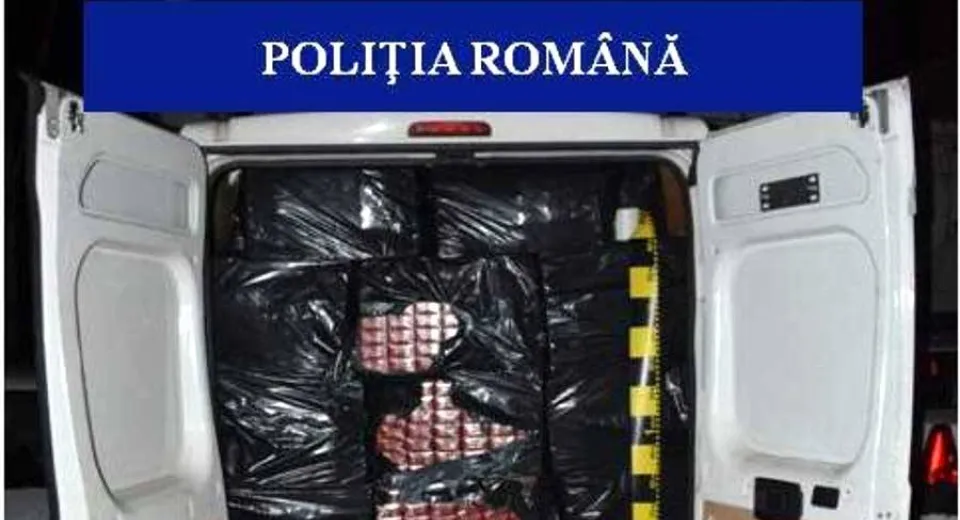 Foto Autoutilitară, plină cu țigări de contrabandă. Un craiovean, reținut