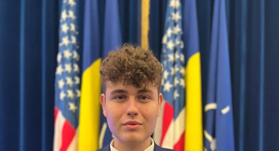 Foto Un elev din Caracal a fost ales delegat de tineret al României la ONU 