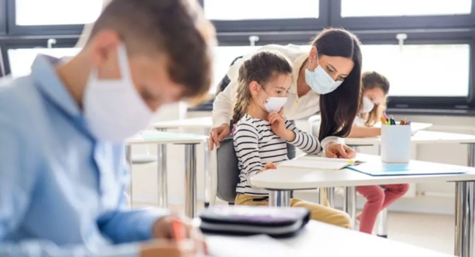 Foto Toate şcolile se redeschid de luni. Masca și triajul epidemiologic, recomandări