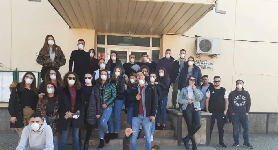 Foto Dezinfectantul folosit în liceul din Dăbuleni, interzis în școli