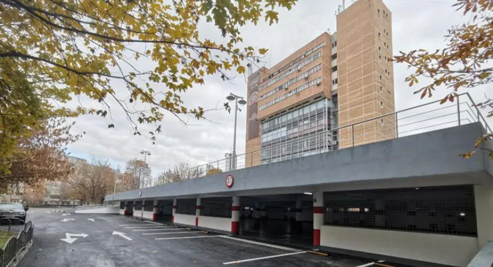 Foto Râmnicu Vâlcea: A fost inaugurată parcarea etajată din fața Casei Tineretului din Ostroveni