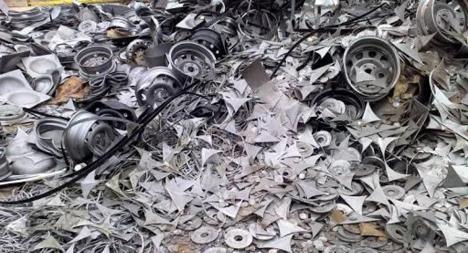 Foto Controale ale Gărzii de Mediu la mai multe societăți de deșeuri feroase din Slatina