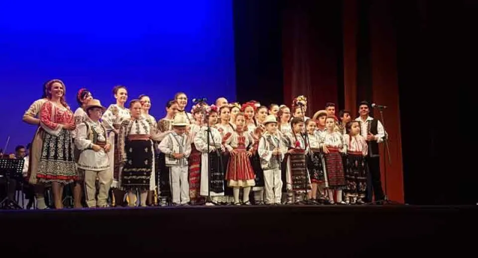 Foto Zilele Craiovei, sărbătorite printr-un spectacol folcloric la Casa Armatei