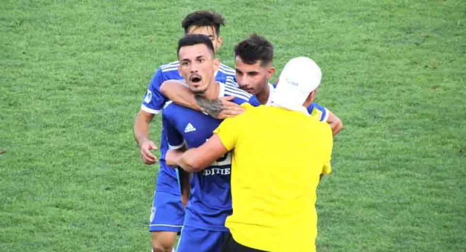 Foto Lui FCU i-a trecut glonțul pe la cap. Filiași-Stoenac 2-3!