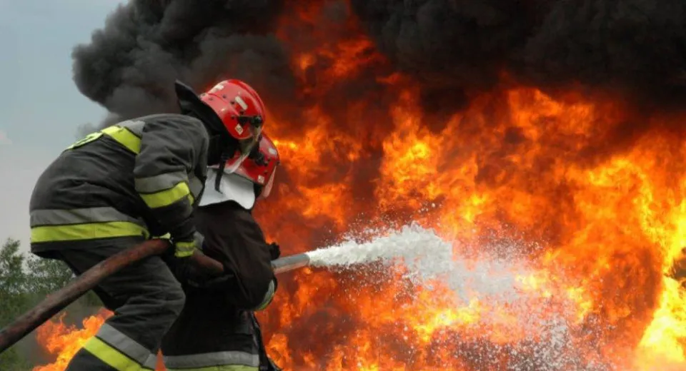 Foto Incendiu în Dolj: pompierii intervin pentru stingerea flăcărilor pe 60 de hectare 