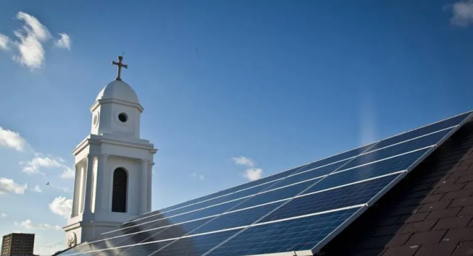 Foto Bani pentru instalarea de panouri fotovoltaice pentru biserici și instituții sociale