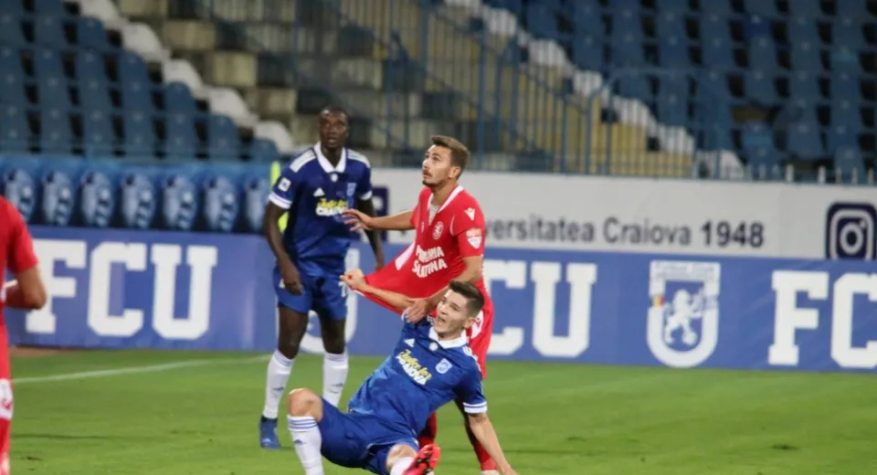 Foto Științei i-a trecut glonțul pe la cap. FC Universitatea Craiova - Slatina, 2-1!