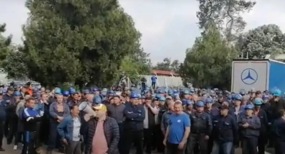 Foto Continuă greva la Fabrica de Vagoane din Caracal 