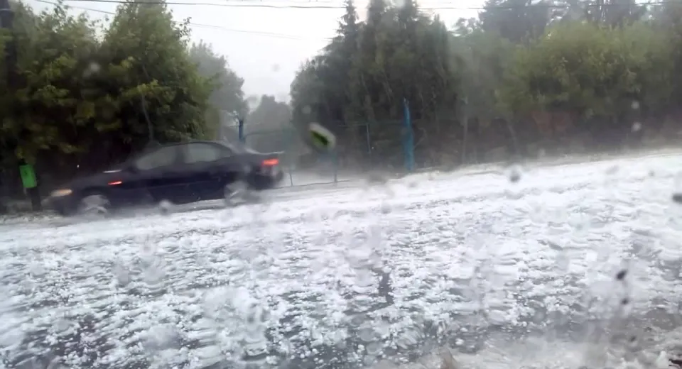 Foto ANM anunță urgie în Dolj. La Calafat a început deja prăpădul