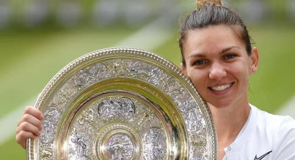 Foto MECIUL CARIEREI. Simona Halep a scris istoria la Wimbledon, învingând-o categoric pe Serena Williams